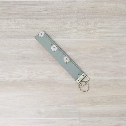 Keychain Wristlet- Dainty Daisy