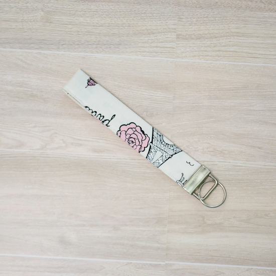 Video showing different keychain wristlets
