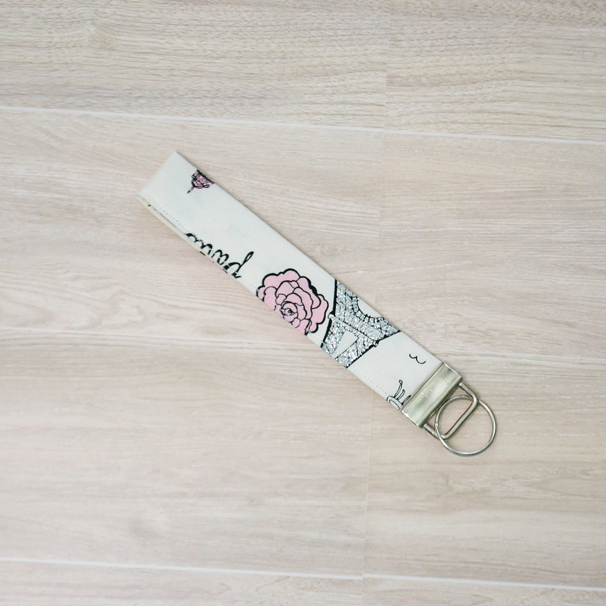 Video showing different keychain wristlets